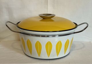 Catherineholm Yellow On White Lotus 2 Qt.  Vintage Dutch Oven -