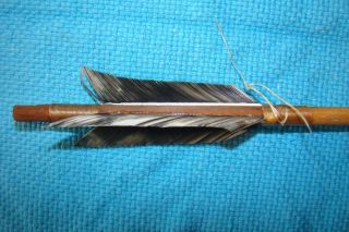 1 One Handmade Navajo 26 Inch Arrow W/turkey Feathers & Stone Chipped Arrowhead