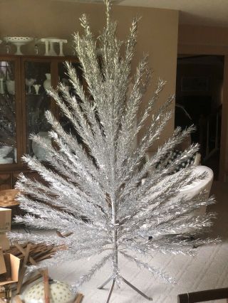 Beautifully Vintage Sparkle 7 Ft Aluminum Xmas Tree With 105 Branches