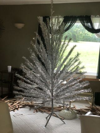 Beautifully Vintage SPARKLE 7 FT Aluminum Xmas Tree with 105 Branches 2