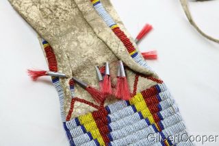 19TH CENTURY SIOUX BEADED PIPE BAG 3