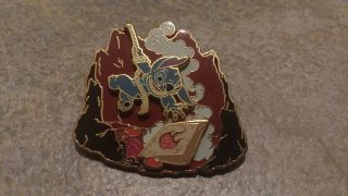Wdw - Expedition: Pins - Stitch Finds Fire Pin - Le 500