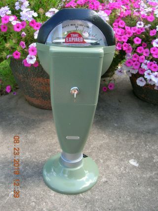 MACKAY MODEL60/76 PARKING METER WITH KEY RESTORED WITH BASE 3