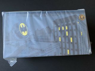 Mezco Commissioner James Gordon And Bat Signal Deluxe One:12 Collective Sdcc