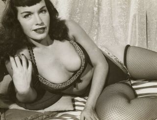 Vintage 1950s Bettie Page Pin - Up Icon Fishnet Stockings & Cleavage Photograph 2