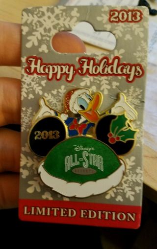 Happy Holidays 2013 – Disney’s All Star Resort Le 750 Donald Duck Disney Pin