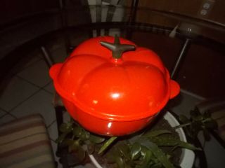 Le Creuset Red Cast Iron Tomato France 9.  5 " W 6.  75 " T 3 " Deep P.  O.  Little Wear