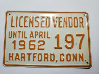 1961 - 1962 Hartford Connecticut Conn 197 Licensed Vendor License Plate