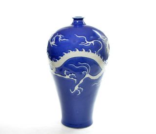 A Chinese Yuan - Style Porcelain Dragon Vase 6