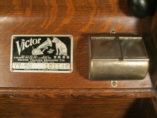 Vintage Victor Victrola Phonograph Tiger Oak Suitcase Model VV - 55 101146 3