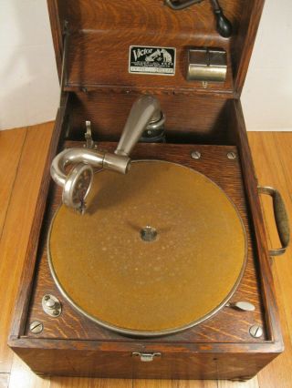 Vintage Victor Victrola Phonograph Tiger Oak Suitcase Model VV - 55 101146 4