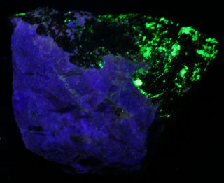 Hardystonite,  clinohedrite fluorescent minerals,  Franklin,  NJ 2