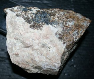 Hardystonite,  clinohedrite fluorescent minerals,  Franklin,  NJ 3