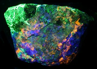 Hardystonite,  clinohedrite fluorescent minerals,  Franklin,  NJ 4