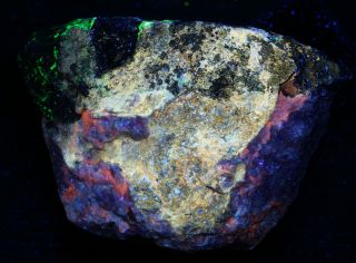 Hardystonite,  clinohedrite fluorescent minerals,  Franklin,  NJ 5