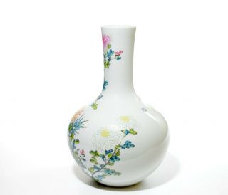 A Very Fine Chinese Famille Rose Porcelain Vase 3