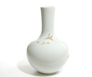 A Very Fine Chinese Famille Rose Porcelain Vase 4