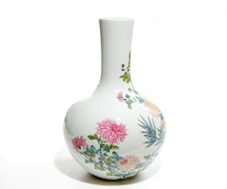 A Very Fine Chinese Famille Rose Porcelain Vase 5