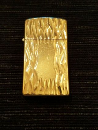 Vintage 1976 Zippo Ladies Gold Trim Lighter Wavy