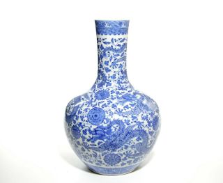 A Very Fine Chinese Porcelain Dragon Vase 2