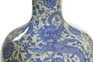 A Very Fine Chinese Porcelain Dragon Vase 6