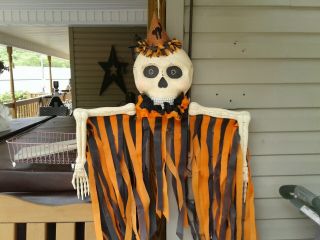 Bethany Lowe Haunting Halloween Scary Skull Hanging