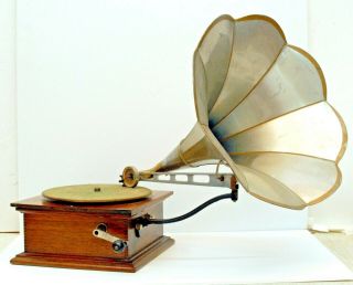 Standard Talking Machine Disc Phonograph W/ Morning Glory Horn
