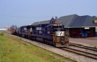 Kodachrome Norfolk Southern Rwy Action C39 - 8 8557 St Catherines 1994