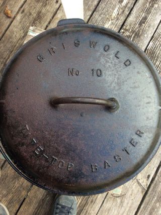 Vintage Griswold No.  10 Cast Iron Dutch Oven With Tite - Top Baster Lid Slant Logo