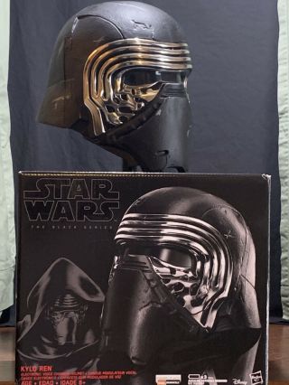 Hasbro Star Wars Black Series Voice Changer Kylo Ren Helmet
