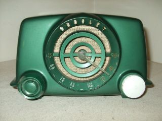 Vintage Crosley Model 11 - 102u Green Table Top Tube Radio 1951