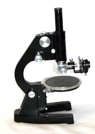 E.  Leitz Wetzlar (Leica) Black Mini Petrographic Microscope,  Please Read: 2
