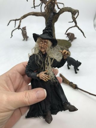 Miniature Artisan Gundren Kolenda Witch w/broom & Black Cat 8