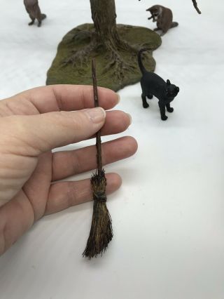 Miniature Artisan Gundren Kolenda Witch w/broom & Black Cat 9