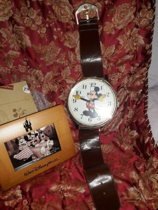 CUTE Lorus Walt Disney Mickey Mouse Wrist Watch 33 