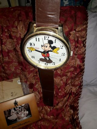 CUTE Lorus Walt Disney Mickey Mouse Wrist Watch 33 