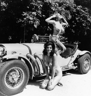 Vintage Bunny Yeager Pin - Up Photograph Two Nude Beauties On Classic Car In Miami