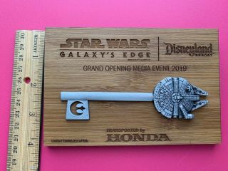 Disneyland Star Wars Galaxy’s Edge Media Day Commemorative Key Very Rare Limited 10