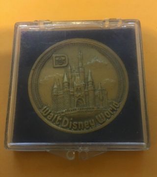 Bronze Walt Disney World Token Coin Souvenir In The Case
