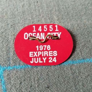Vintage Ocean City 1976 Beach Tag Pin Red Plastic