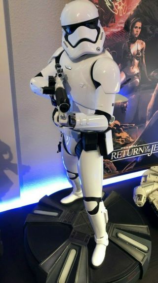 Sideshow First Order Stormtrooper Premium Format Statue Exclusive - Star Wars