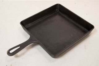 GRISWOLD ERIE PA.  CAST IRON SMALL LOGO 8 SQUARE FRY SKILLET NO.  2108 9 