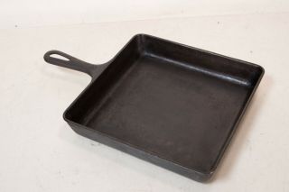 GRISWOLD ERIE PA.  CAST IRON SMALL LOGO 8 SQUARE FRY SKILLET NO.  2108 9 