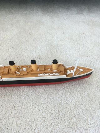 RARE R.  M.  S Titanic Submersible Book With Break - away Toy Boat Submersible Model 5
