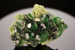 UNIQUE Chrome Grossular Crystal JEFFREY MINE,  CANADA - Ex.  Key 10