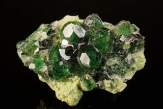 UNIQUE Chrome Grossular Crystal JEFFREY MINE,  CANADA - Ex.  Key 11