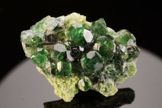 UNIQUE Chrome Grossular Crystal JEFFREY MINE,  CANADA - Ex.  Key 4