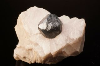 UNIQUE Franklinite Crystal on Calcite FRANKLIN,  JERSEY - Ex.  Elling 10