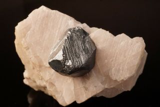 UNIQUE Franklinite Crystal on Calcite FRANKLIN,  JERSEY - Ex.  Elling 8
