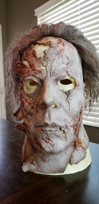 Dela Torre White Satin Myers Mask Halloween Michael Myers Rare W/undershell